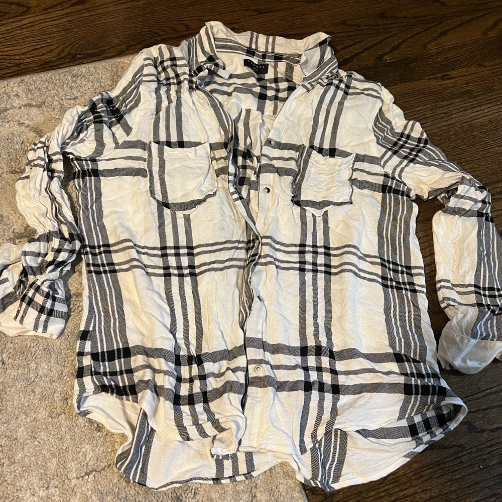 Barely worn white and black plaid flannel shirt